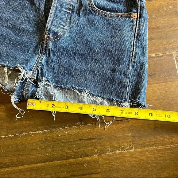 Levi’s Cut Off Denim Jean Shorts - Picture 8 of 8